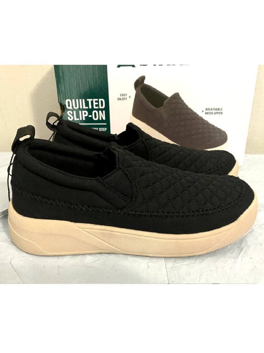 NEW Staheekum Women's Quilted Cushioned Footbed Slip On Shoes